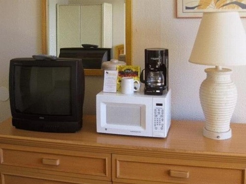 Waikiki Monarch Hotel image 2