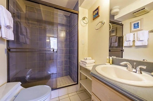 Waikiki Monarch Hotel image 33